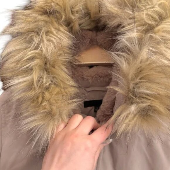 Uniqlo Women Ultra Warm Down Short Coat Parka Heattech Jacket Fur Hood Beige XS - Picture 5 of 8